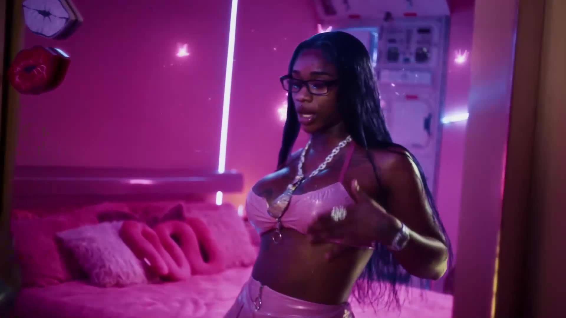 Sexyy Red - U Kno What To Do (UKWTD) (Official Video)